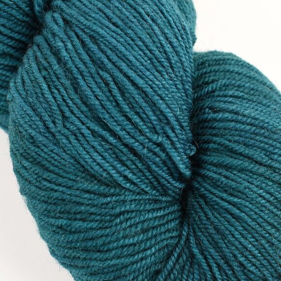 Magpie Fibers Domestic Fingering Yarn SW Merino Wool Masquerade - Picture 2 of 3